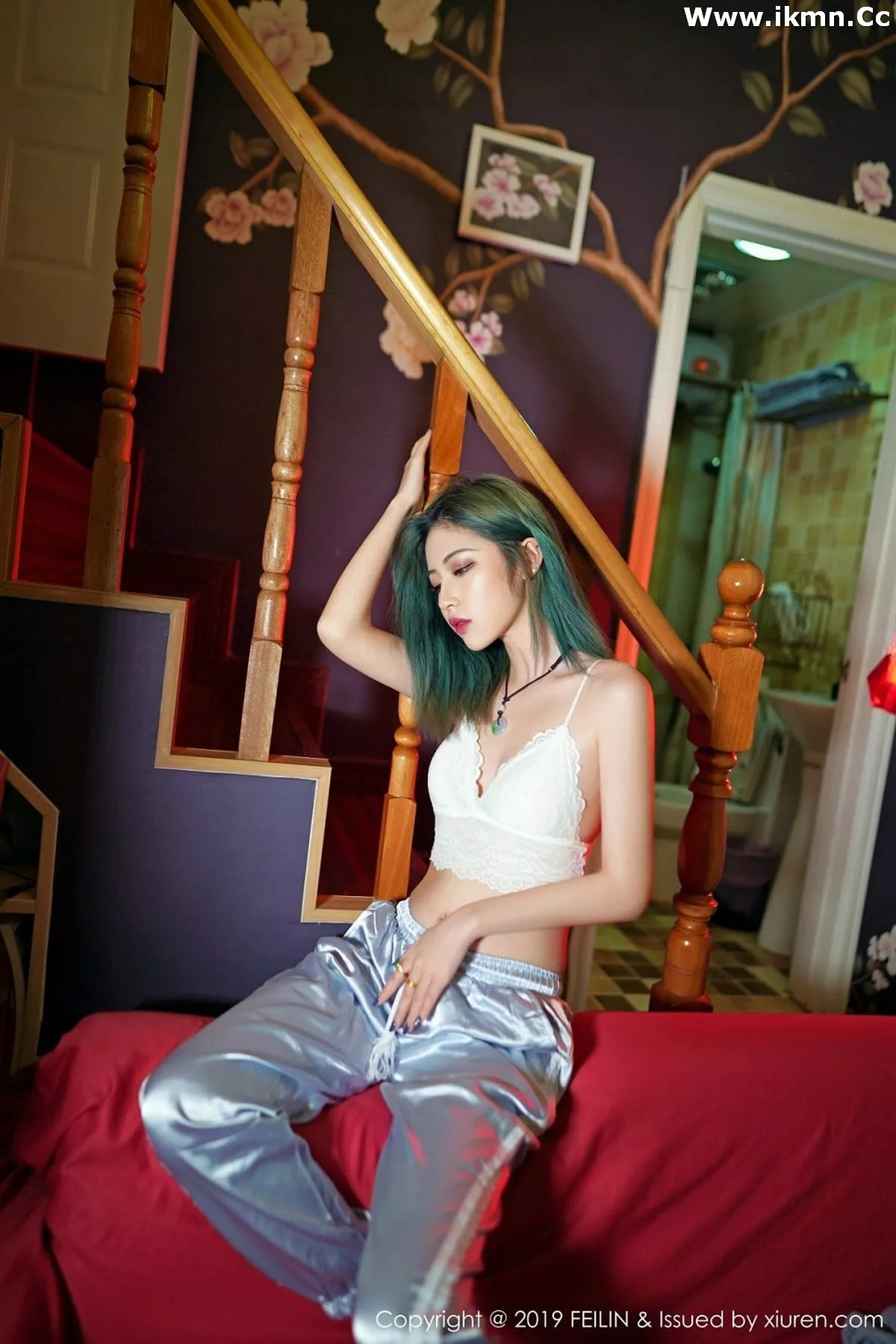 2kmn.vip_[FeiLin嗲囡囡]Vol.188_嫩模小樱花私房白色抹胸内衣+白色高叉连体衣诱惑写真54P