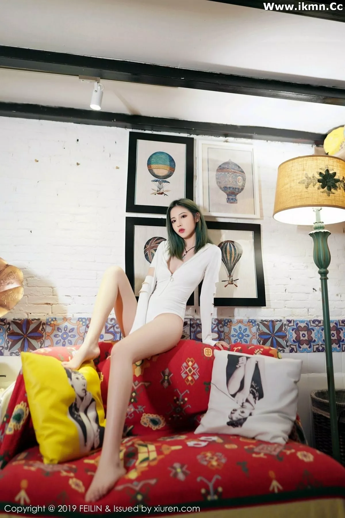 2kmn.vip_[FeiLin嗲囡囡]Vol.188_嫩模小樱花私房白色抹胸内衣+白色高叉连体衣诱惑写真54P