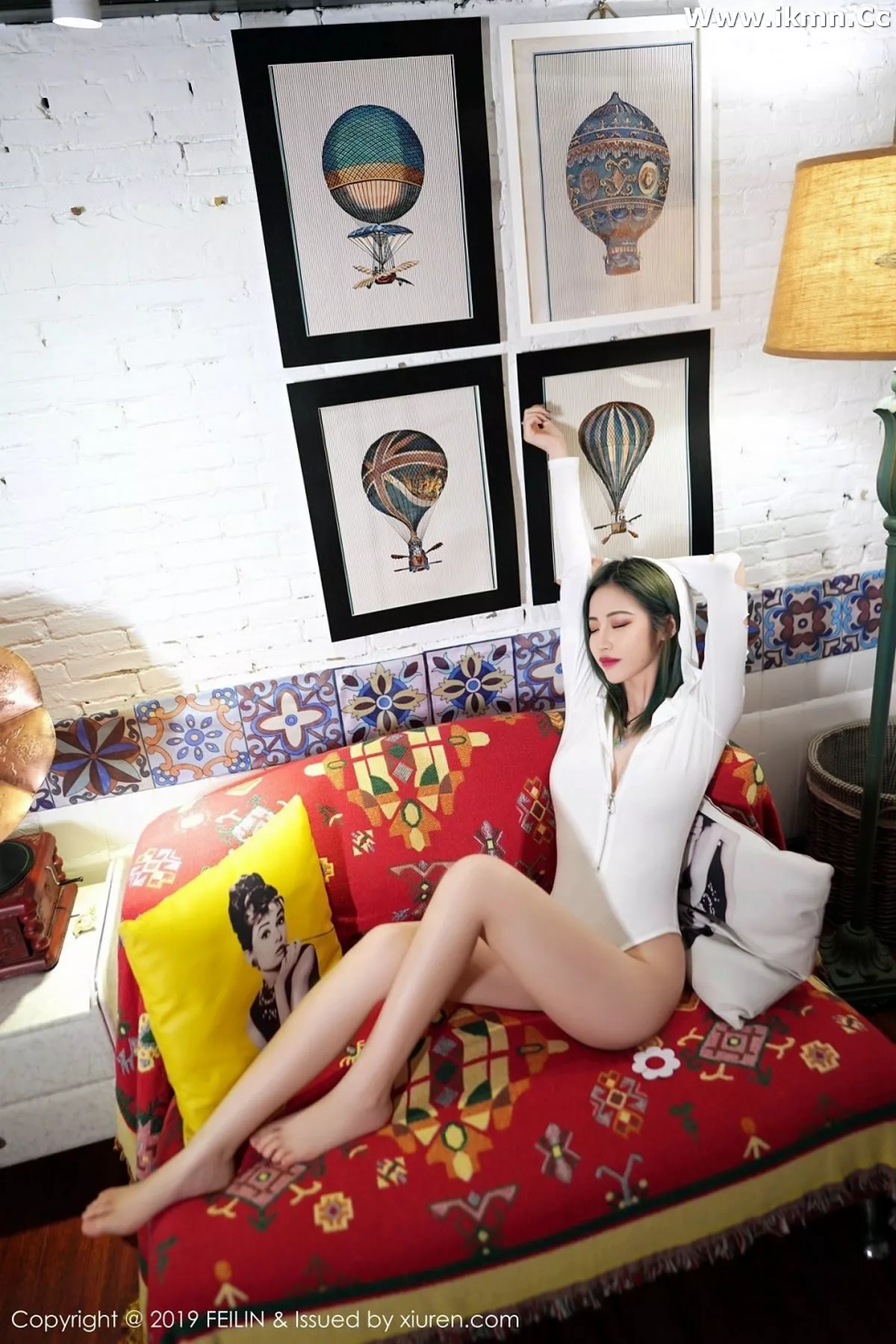 2kmn.vip_[FeiLin嗲囡囡]Vol.188_嫩模小樱花私房白色抹胸内衣+白色高叉连体衣诱惑写真54P