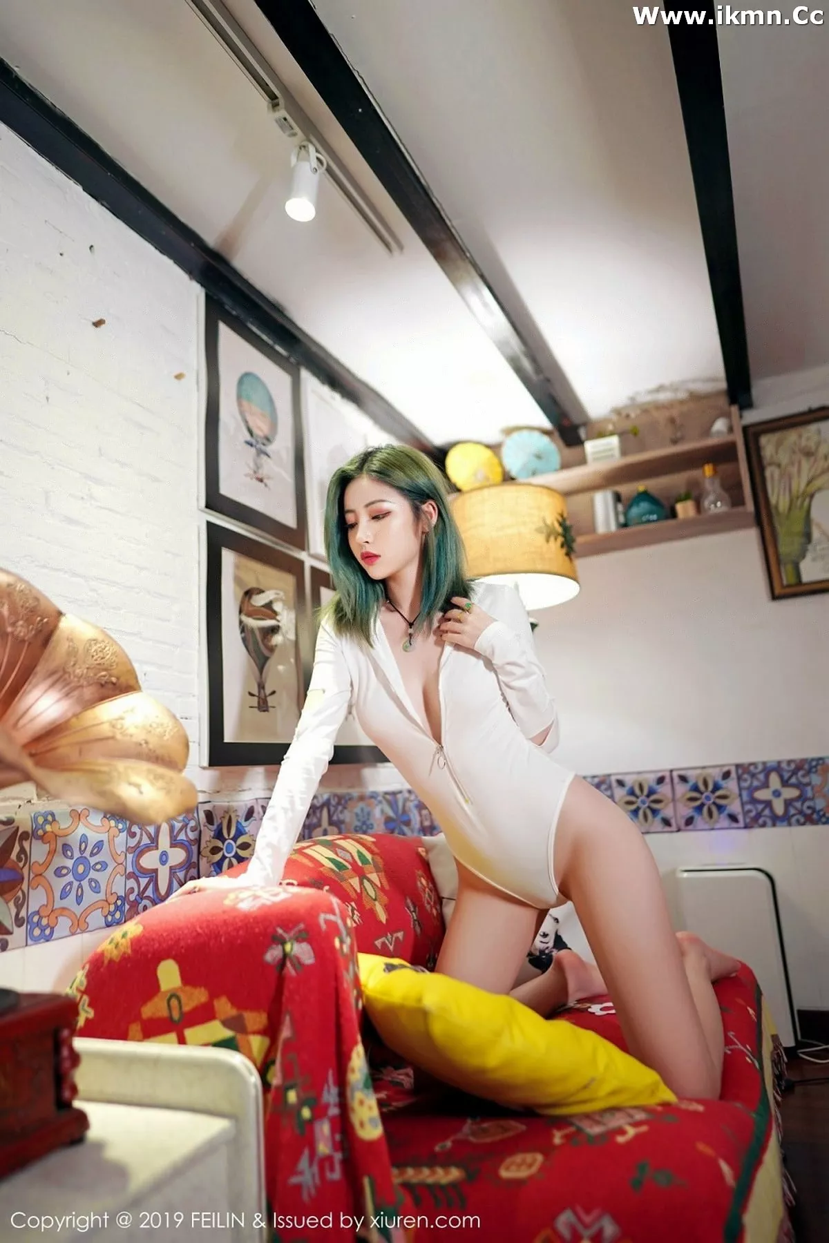 2kmn.vip_[FeiLin嗲囡囡]Vol.188_嫩模小樱花私房白色抹胸内衣+白色高叉连体衣诱惑写真54P