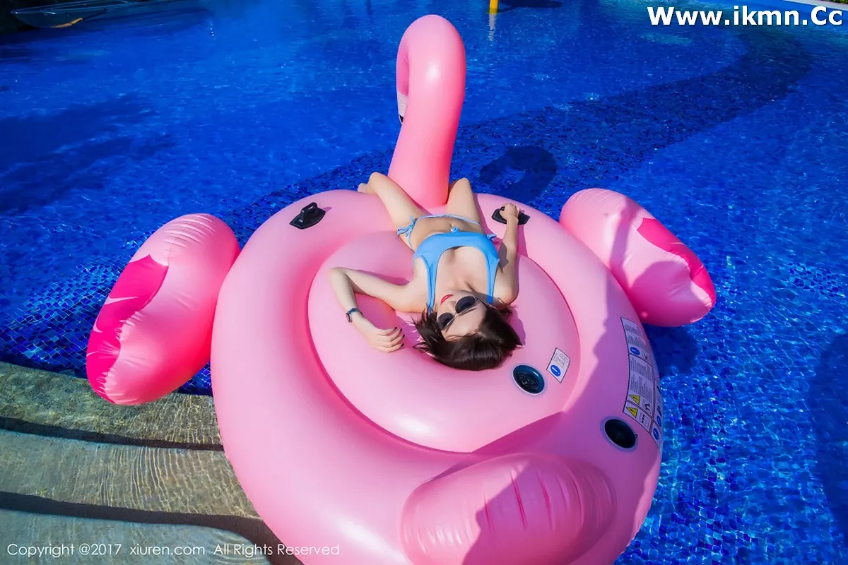 2kmn.vip_[XiuRen秀人网]No.858_嫩模廿十海南三亚旅拍蓝天白云海边性感比基尼写真45P