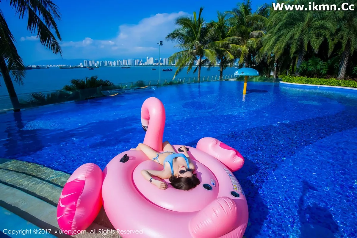 2kmn.vip_[XiuRen秀人网]No.858_嫩模廿十海南三亚旅拍蓝天白云海边性感比基尼写真45P