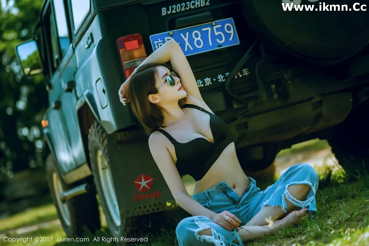 2kmn.vip_[XiuRen秀人网]No.858_嫩模廿十海南三亚旅拍蓝天白云海边性感比基尼写真45P