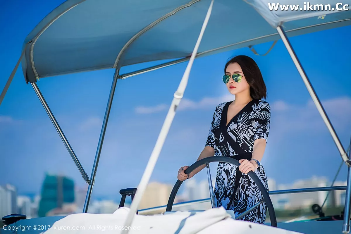 2kmn.vip_[XiuRen秀人网]No.858_嫩模廿十海南三亚旅拍蓝天白云海边性感比基尼写真45P