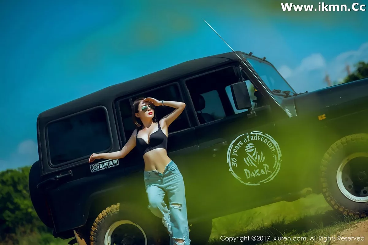 2kmn.vip_[XiuRen秀人网]No.858_嫩模廿十海南三亚旅拍蓝天白云海边性感比基尼写真45P