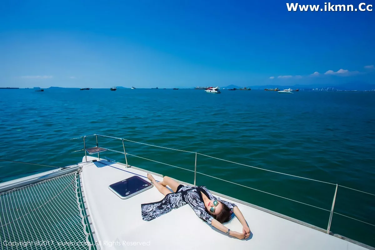 2kmn.vip_[XiuRen秀人网]No.858_嫩模廿十海南三亚旅拍蓝天白云海边性感比基尼写真45P