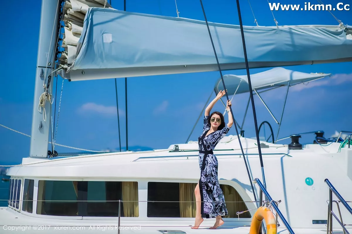 2kmn.vip_[XiuRen秀人网]No.858_嫩模廿十海南三亚旅拍蓝天白云海边性感比基尼写真45P