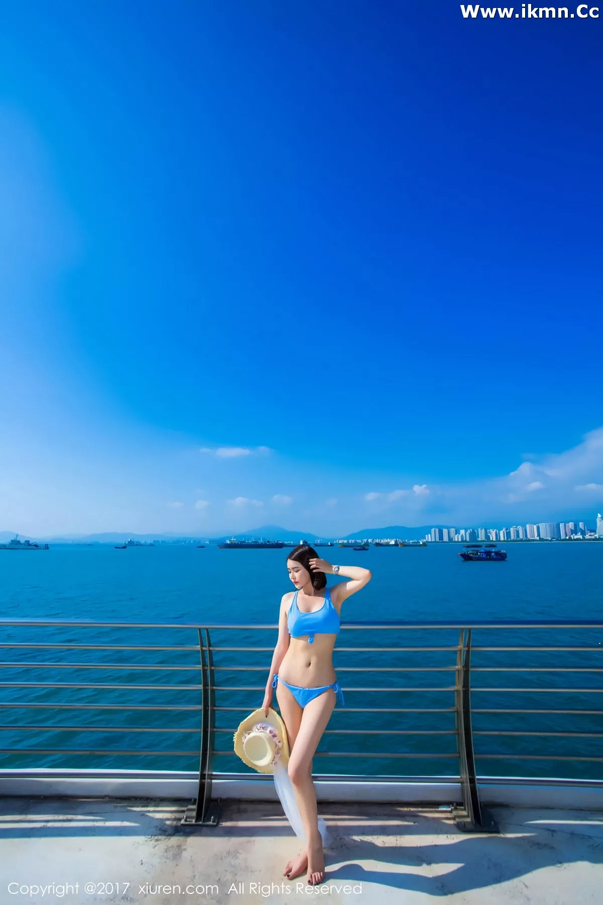 2kmn.vip_[XiuRen秀人网]No.858_嫩模廿十海南三亚旅拍蓝天白云海边性感比基尼写真45P