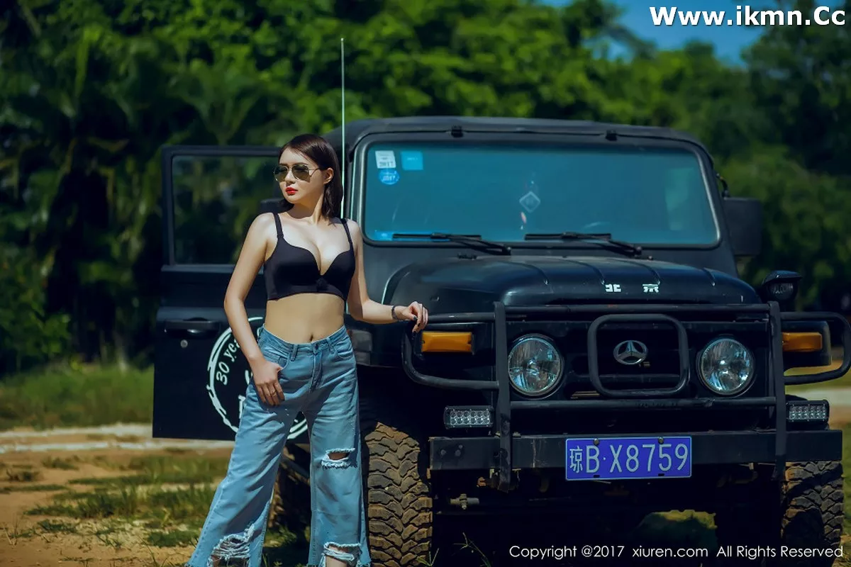 2kmn.vip_[XiuRen秀人网]No.858_嫩模廿十海南三亚旅拍蓝天白云海边性感比基尼写真45P