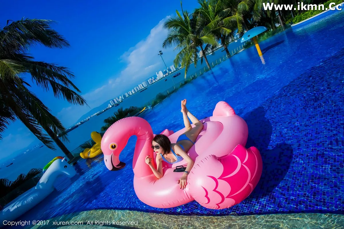 2kmn.vip_[XiuRen秀人网]No.858_嫩模廿十海南三亚旅拍蓝天白云海边性感比基尼写真45P