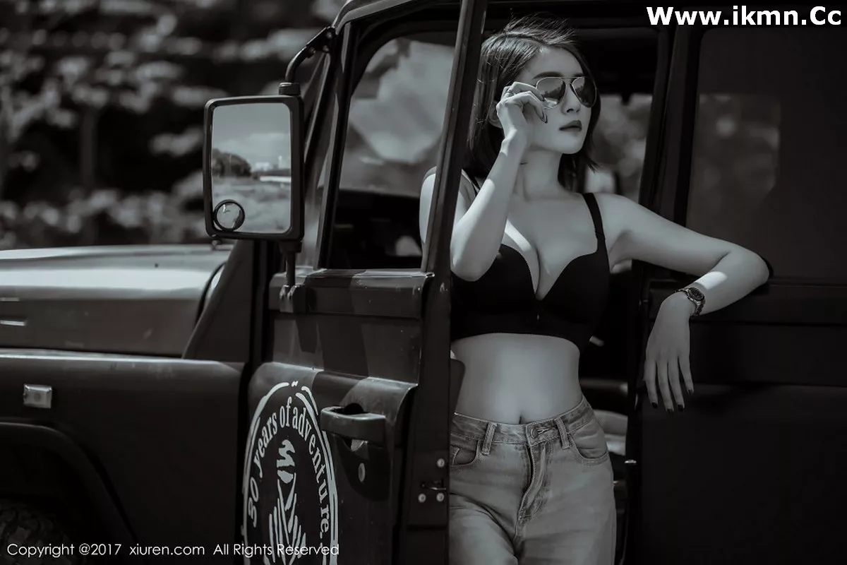 2kmn.vip_[XiuRen秀人网]No.858_嫩模廿十海南三亚旅拍蓝天白云海边性感比基尼写真45P