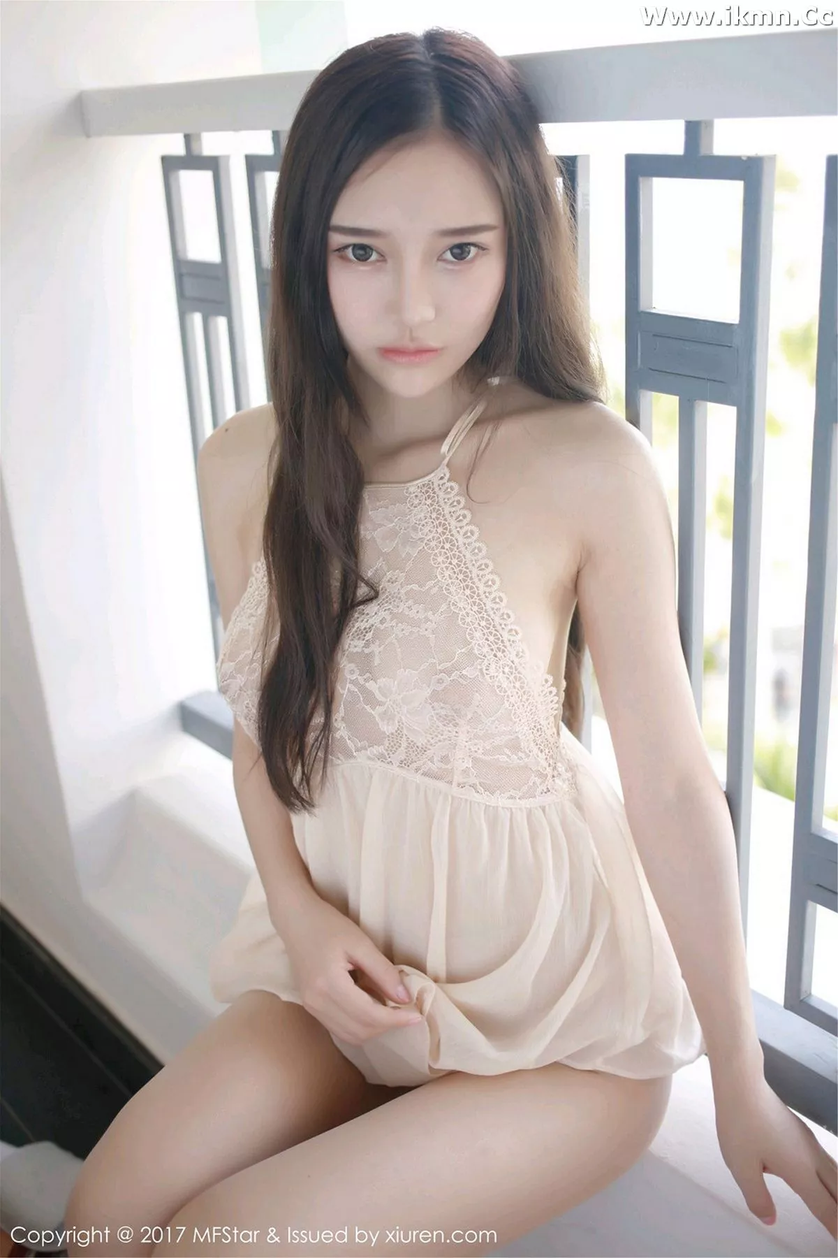 2kmn.vip_[MFStar模范学院]Vol.101_女神唐琪儿il心愿旅拍粉嫩蕾丝裙透视秀豪乳诱惑写真51P