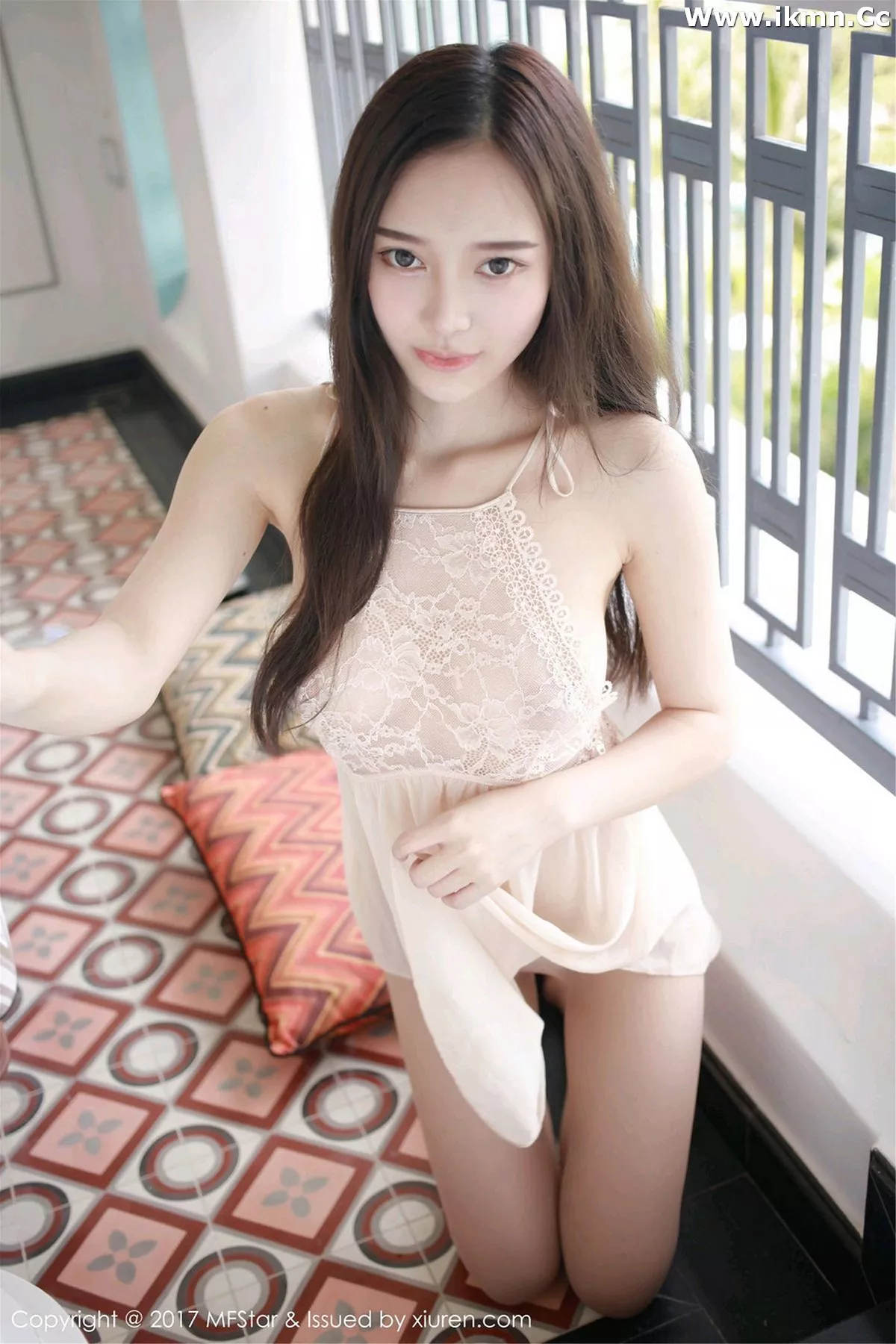 2kmn.vip_[MFStar模范学院]Vol.101_女神唐琪儿il心愿旅拍粉嫩蕾丝裙透视秀豪乳诱惑写真51P