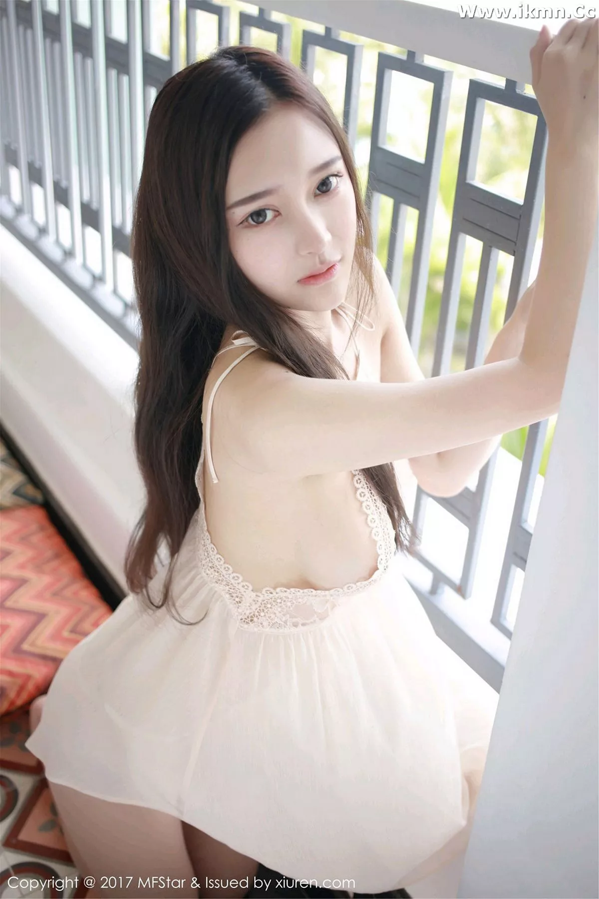 2kmn.vip_[MFStar模范学院]Vol.101_女神唐琪儿il心愿旅拍粉嫩蕾丝裙透视秀豪乳诱惑写真51P