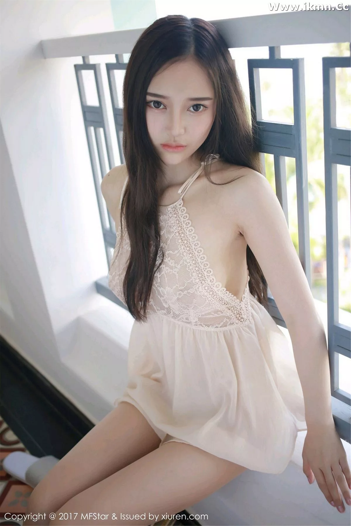 2kmn.vip_[MFStar模范学院]Vol.101_女神唐琪儿il心愿旅拍粉嫩蕾丝裙透视秀豪乳诱惑写真51P