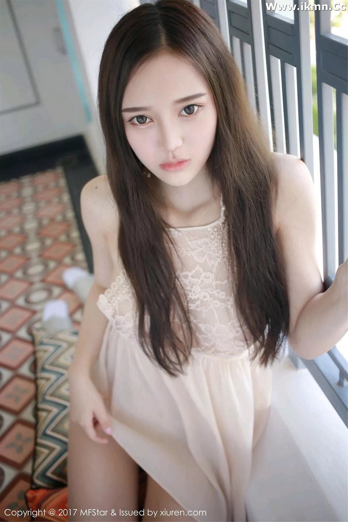 2kmn.vip_[MFStar模范学院]Vol.101_女神唐琪儿il心愿旅拍粉嫩蕾丝裙透视秀豪乳诱惑写真51P