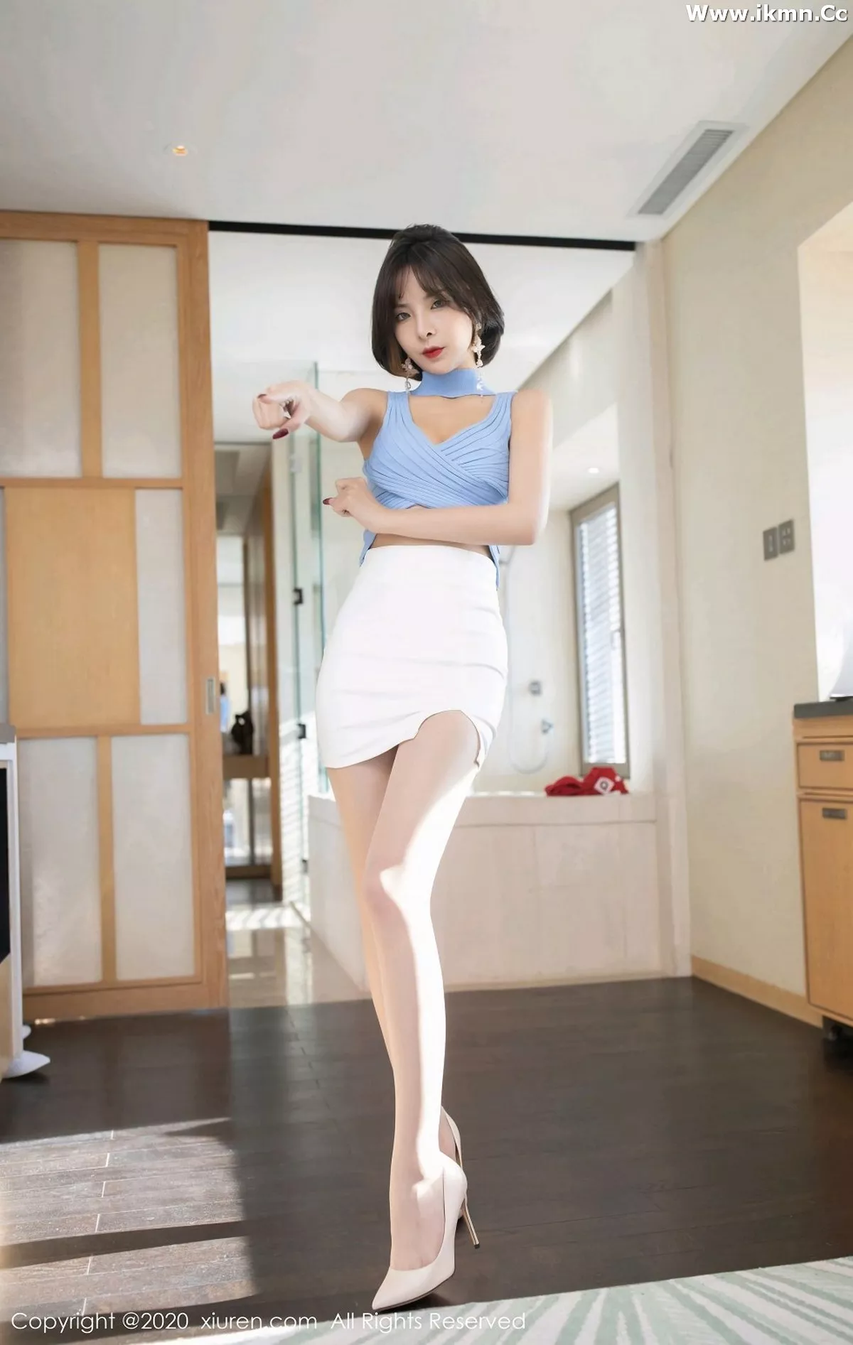 2kmn.vip_[XiuRen秀人网]No.2876_嫩模陈小喵合租室友主题床上性感内衣配无内肉丝裤袜诱惑写真76P