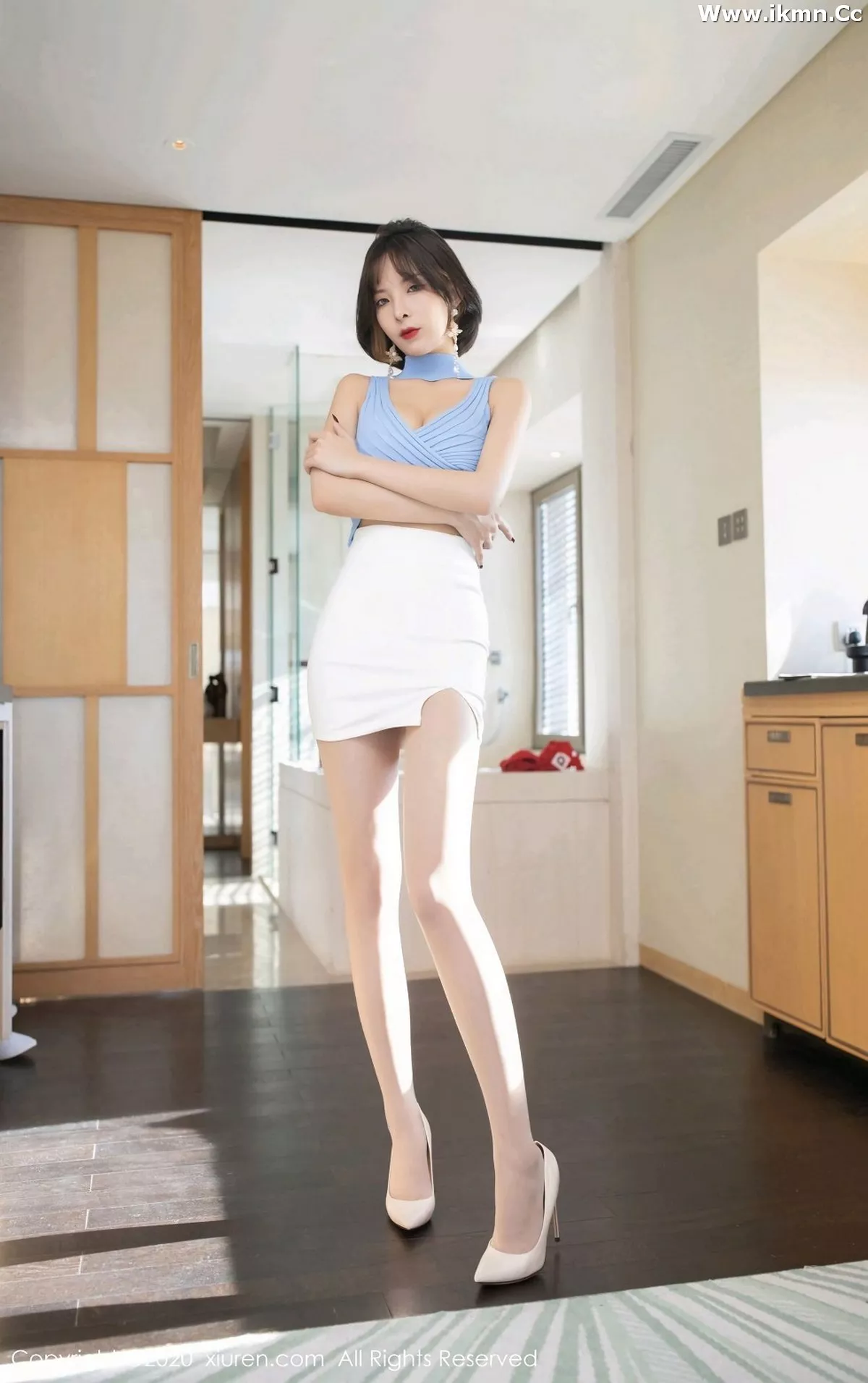 2kmn.vip_[XiuRen秀人网]No.2876_嫩模陈小喵合租室友主题床上性感内衣配无内肉丝裤袜诱惑写真76P