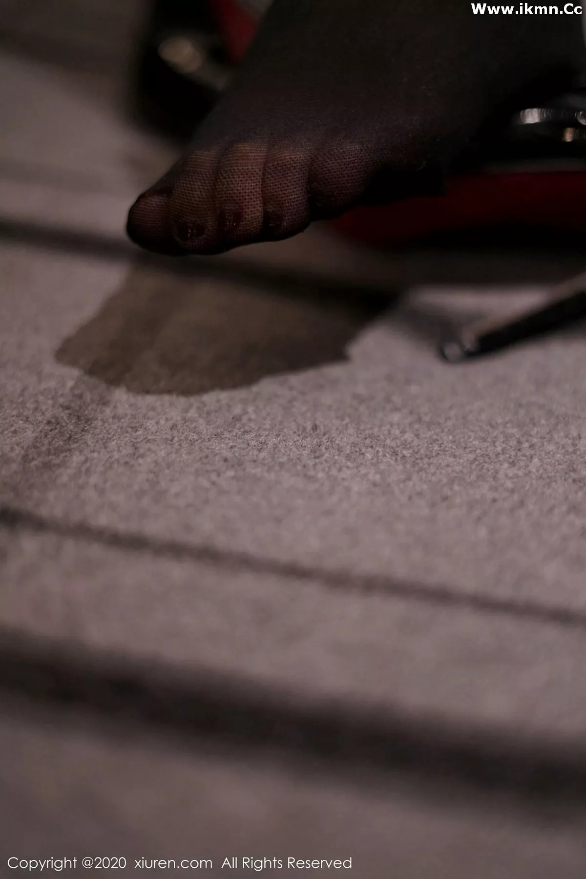 2kmn.vip_[XiuRen秀人网]No.2879_嫩模美七Mia黑色魅惑情趣内衣配黑丝袜秀丰乳肥臀惹火诱惑写真49P