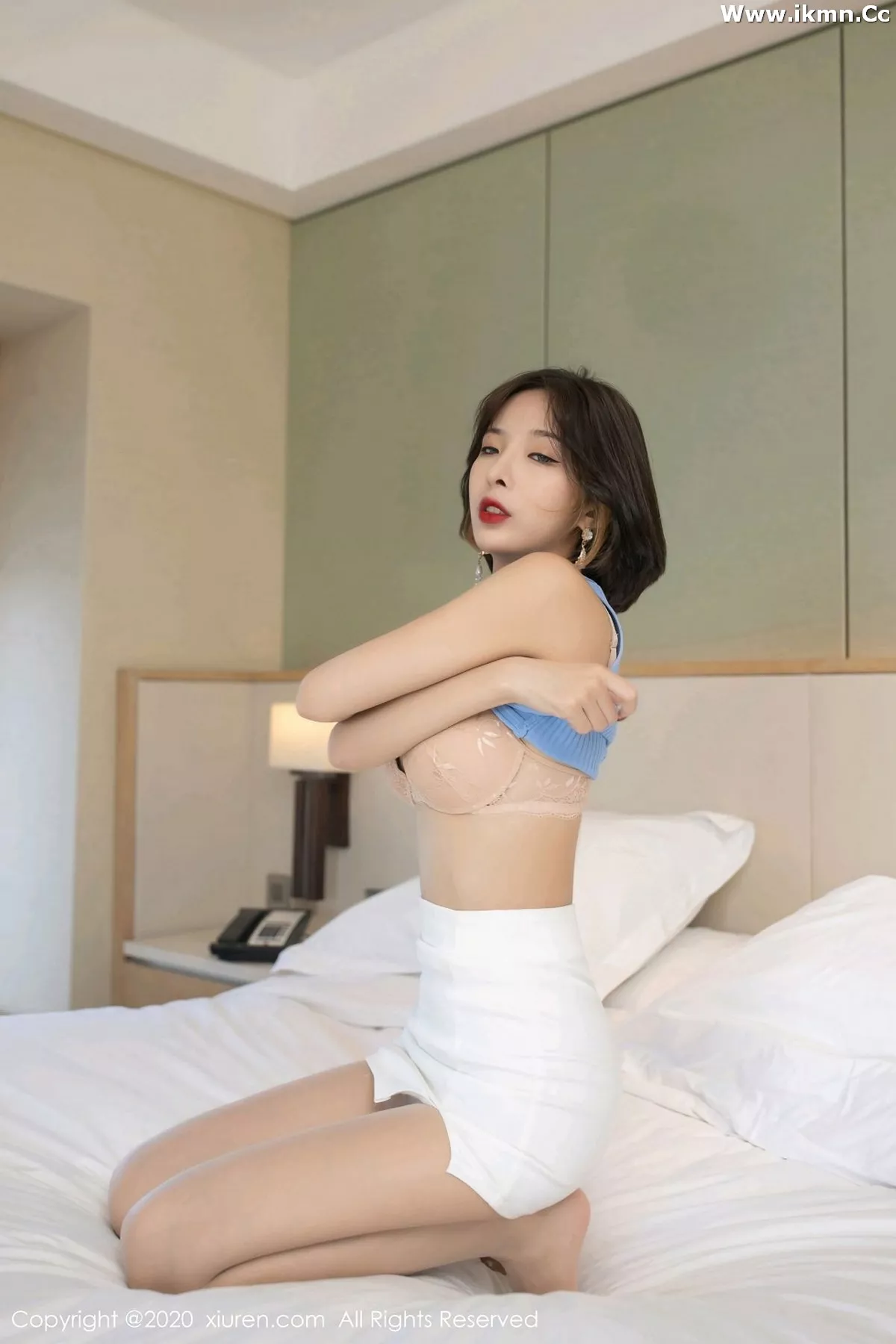 2kmn.vip_[XiuRen秀人网]No.2876_嫩模陈小喵合租室友主题床上性感内衣配无内肉丝裤袜诱惑写真76P
