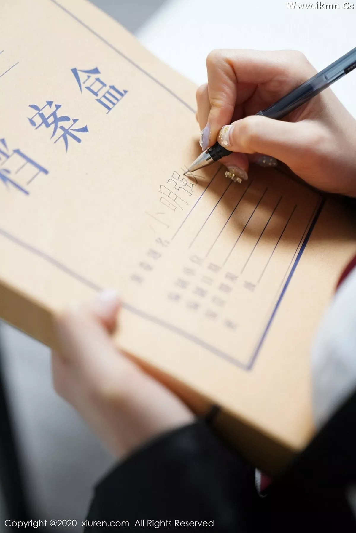 2kmn.vip_[XiuRen秀人网]No.2131_女神沈梦瑶性感律师主题职场装破烂黑丝袜秀翘臀撩人诱惑写真90P