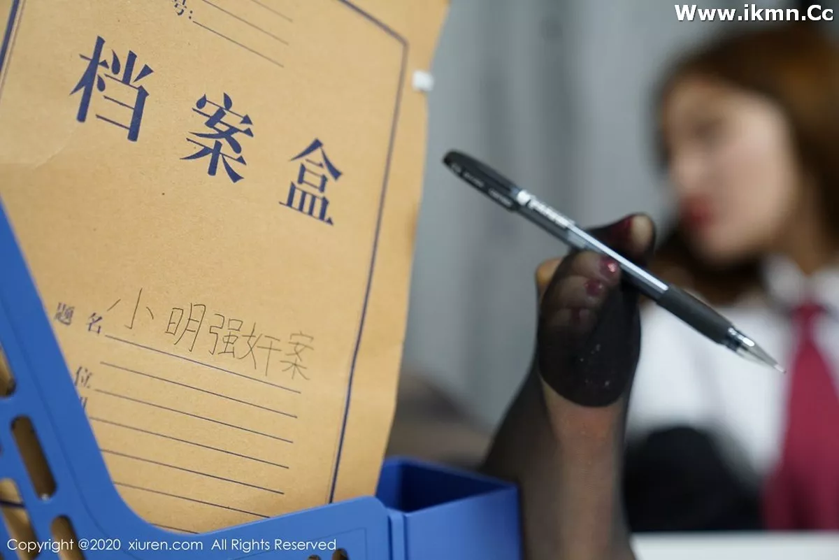 2kmn.vip_[XiuRen秀人网]No.2131_女神沈梦瑶性感律师主题职场装破烂黑丝袜秀翘臀撩人诱惑写真90P