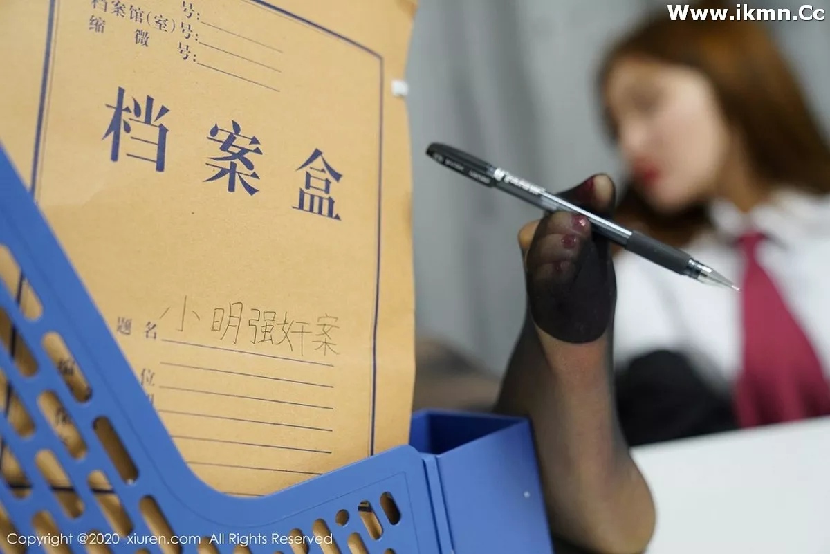 2kmn.vip_[XiuRen秀人网]No.2131_女神沈梦瑶性感律师主题职场装破烂黑丝袜秀翘臀撩人诱惑写真90P