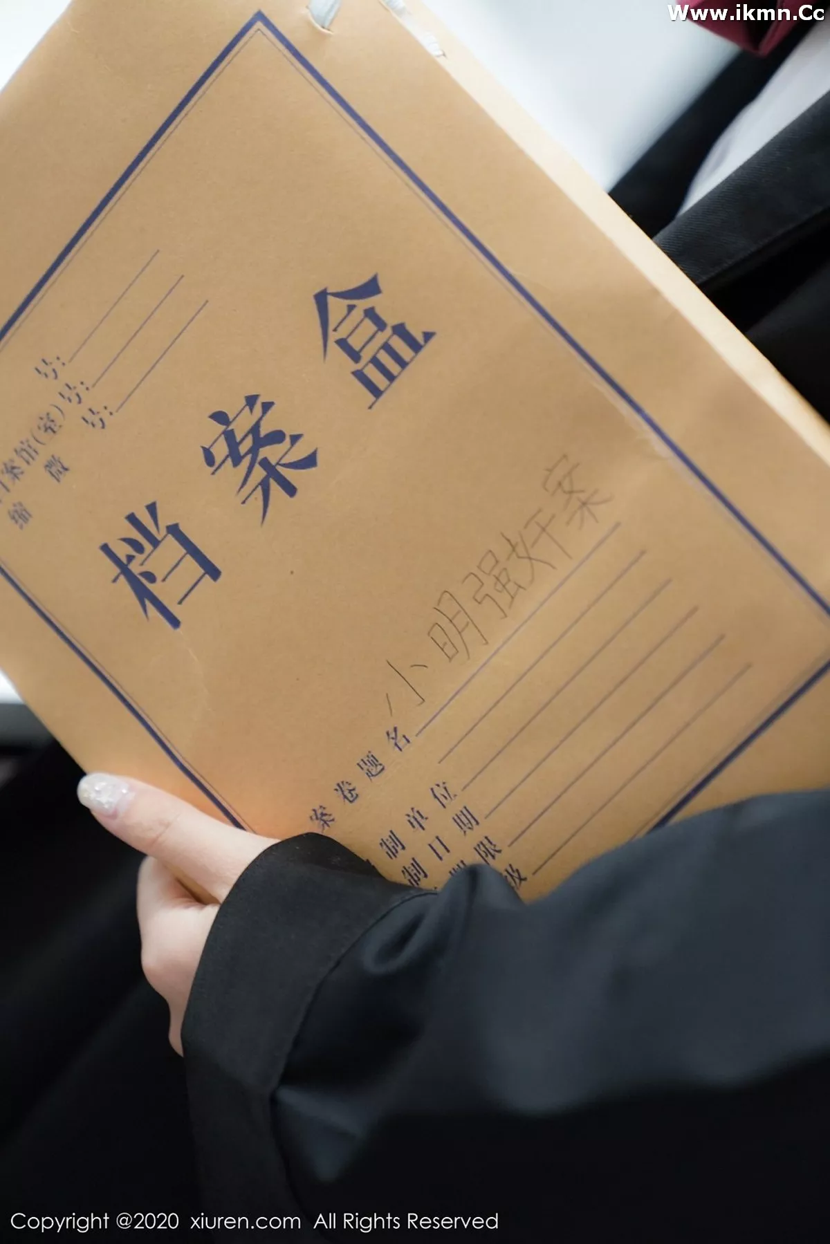 2kmn.vip_[XiuRen秀人网]No.2131_女神沈梦瑶性感律师主题职场装破烂黑丝袜秀翘臀撩人诱惑写真90P