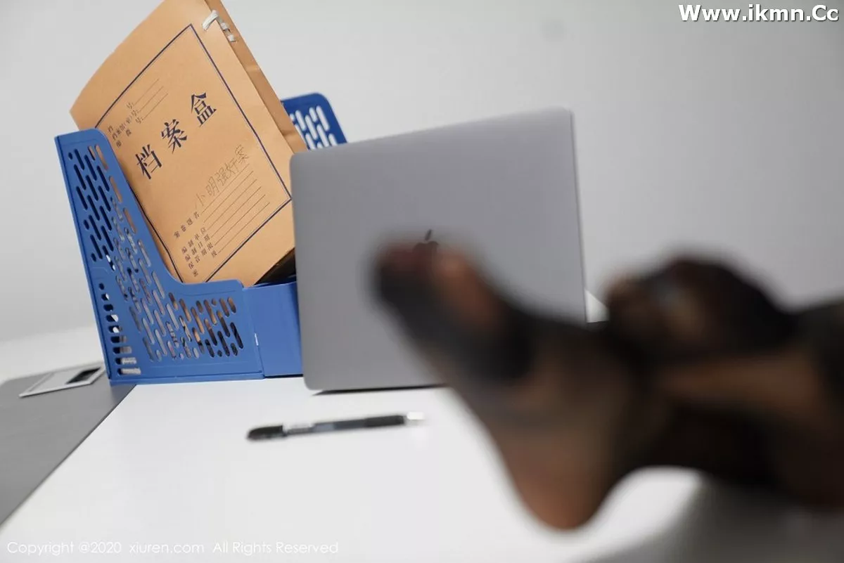 2kmn.vip_[XiuRen秀人网]No.2131_女神沈梦瑶性感律师主题职场装破烂黑丝袜秀翘臀撩人诱惑写真90P