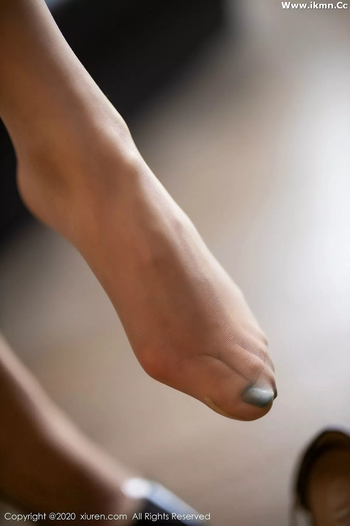 2kmn.vip_[XiuRen秀人网]No.2217_女神杨晨晨sugar床上华丽典雅吊裙配无内肉丝裤袜撩人诱惑写真63P