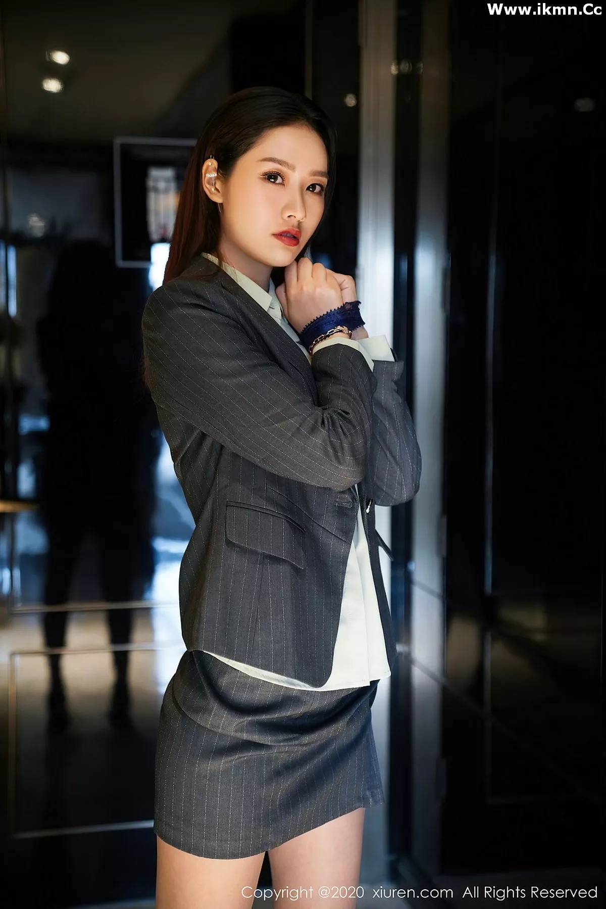 2kmn.vip_[XiuRen秀人网]No.2579_嫩模方子萱职场秘书OL制服主题半脱露性感内衣肉丝裤袜诱惑写真96P