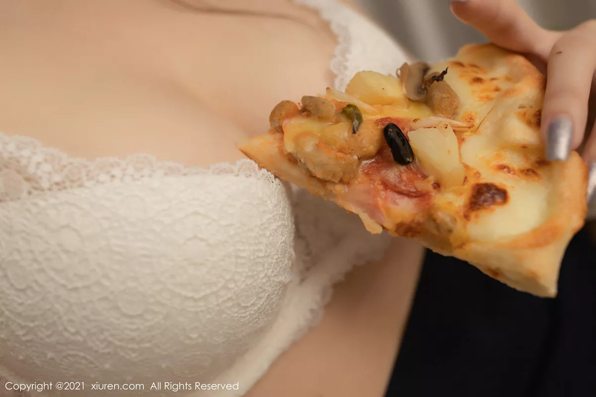 2kmn.vip_[XiuRen秀人网]No.3249_嫩模鱼子酱Fish私房半脱露缕空蕾丝内裤秀翘臀极致诱惑写真83P