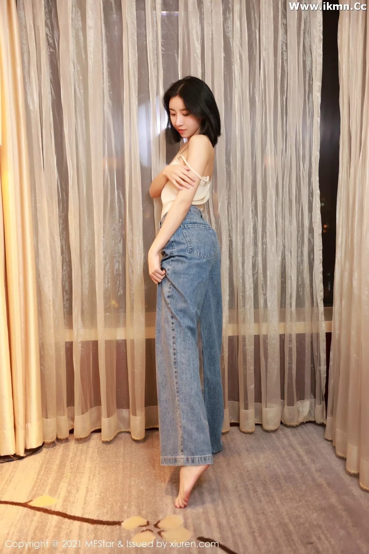 2kmn.vip_[MFStar模范学院]Vol.486_模范学院最新模特合集私房性感内衣系列秀完美身材诱惑写真51P