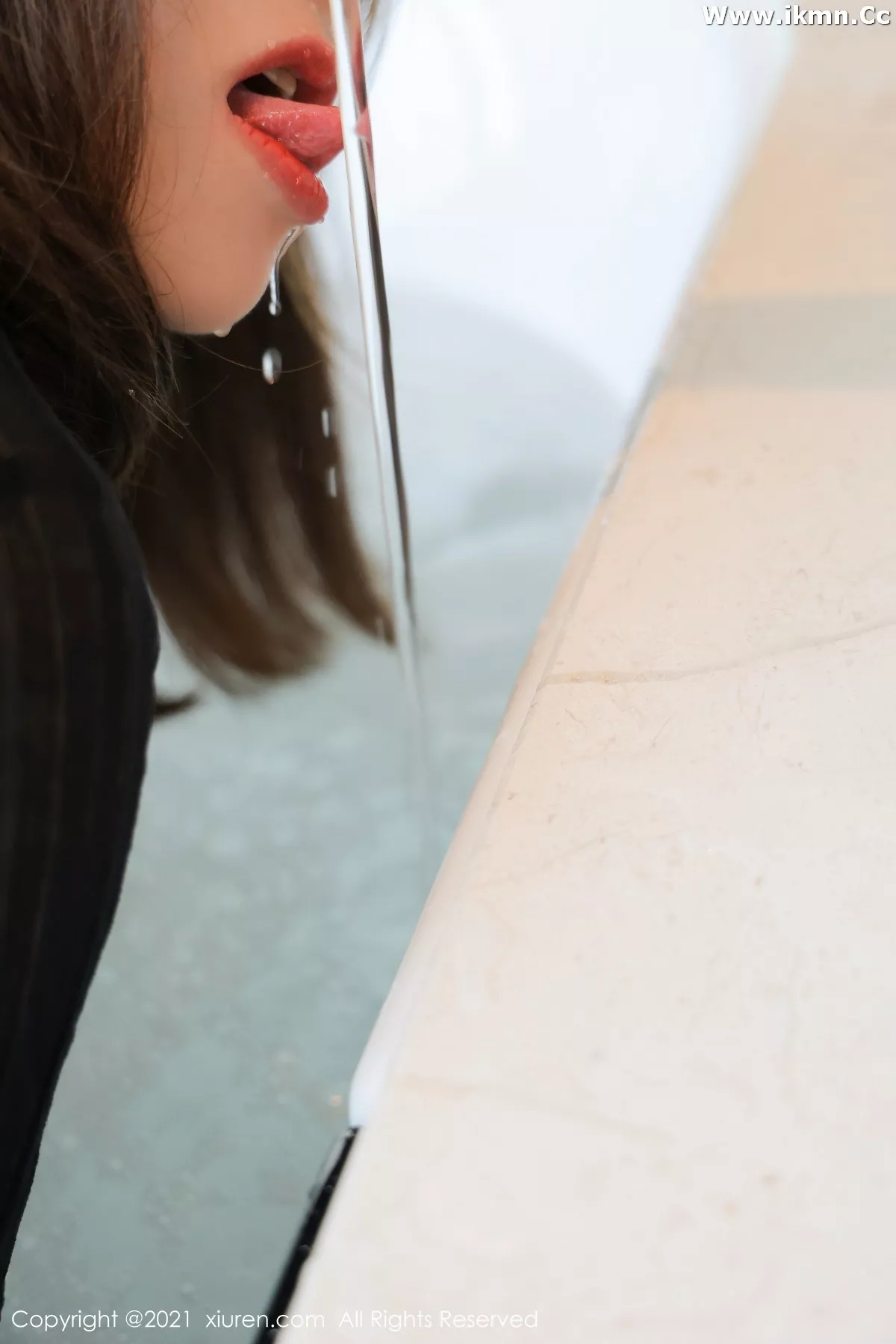 2kmn.vip_[XiuRen秀人网]No.3610_模特奈沐子私房浴室黑色缕空内衣配黑丝袜淋漓湿身诱惑写真90P