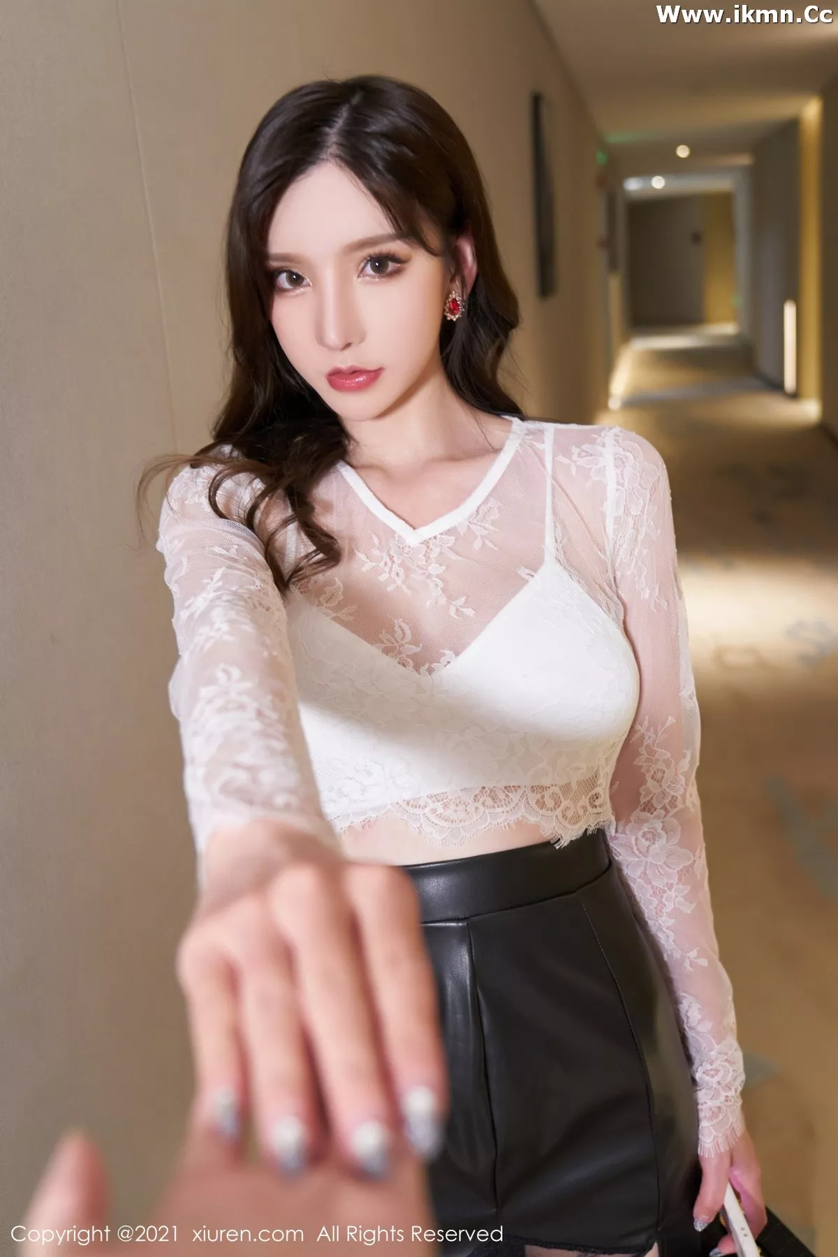 2kmn.vip_[XiuRen秀人网]No.3559_女神周于希Sandy杭州心愿旅拍剧情主题情趣内裤秀翘臀诱惑写真97P