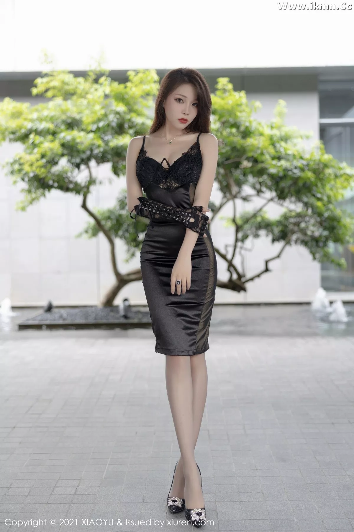 2kmn.vip_[XiaoYu画语界]Vol.611_女神芝芝Booty精致镂空蕾丝吊裙配超薄黑丝秀翘臀诱惑写真101P