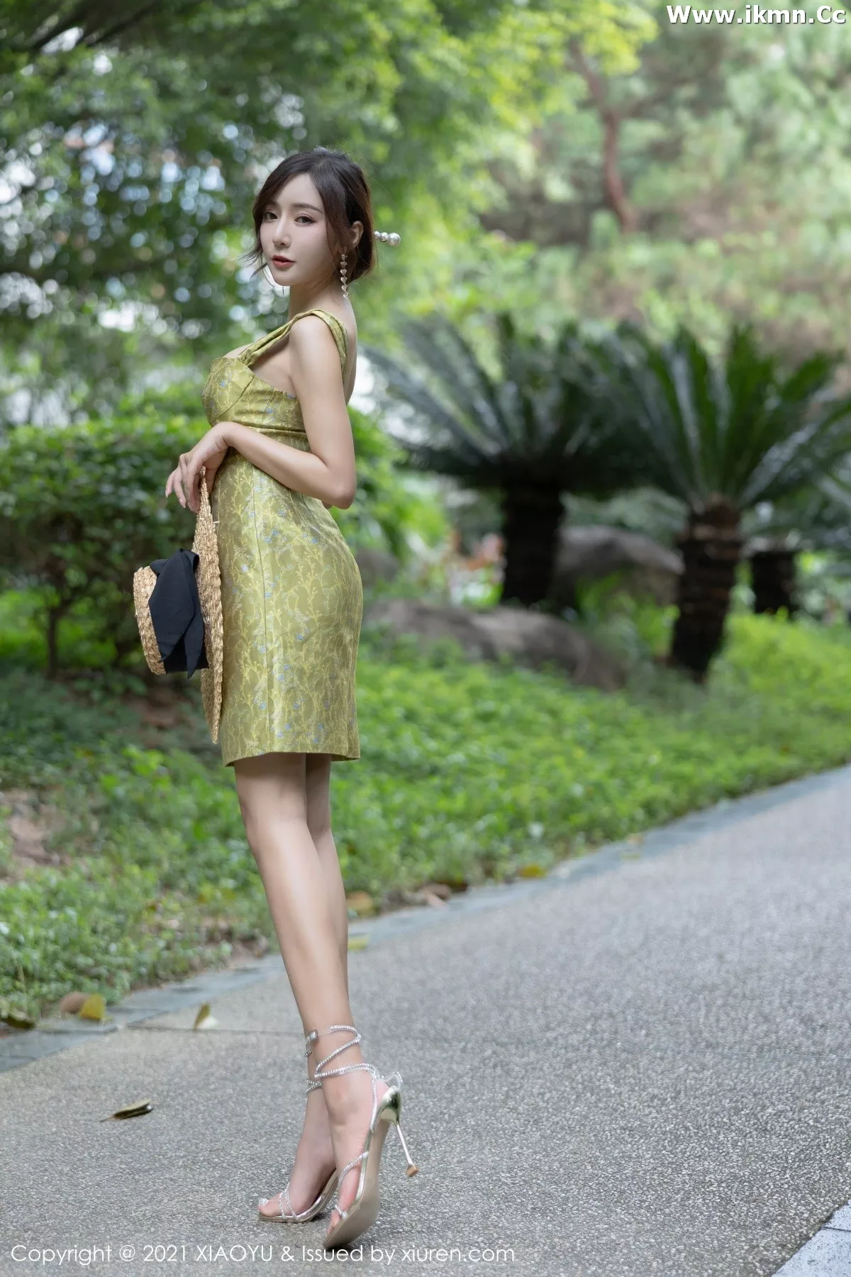 2kmn.vip_[XiaoYu画语界]Vol.624_女神王馨瑶yanni典雅多姿礼裙+薄透服饰秀火辣身材诱惑写真83P