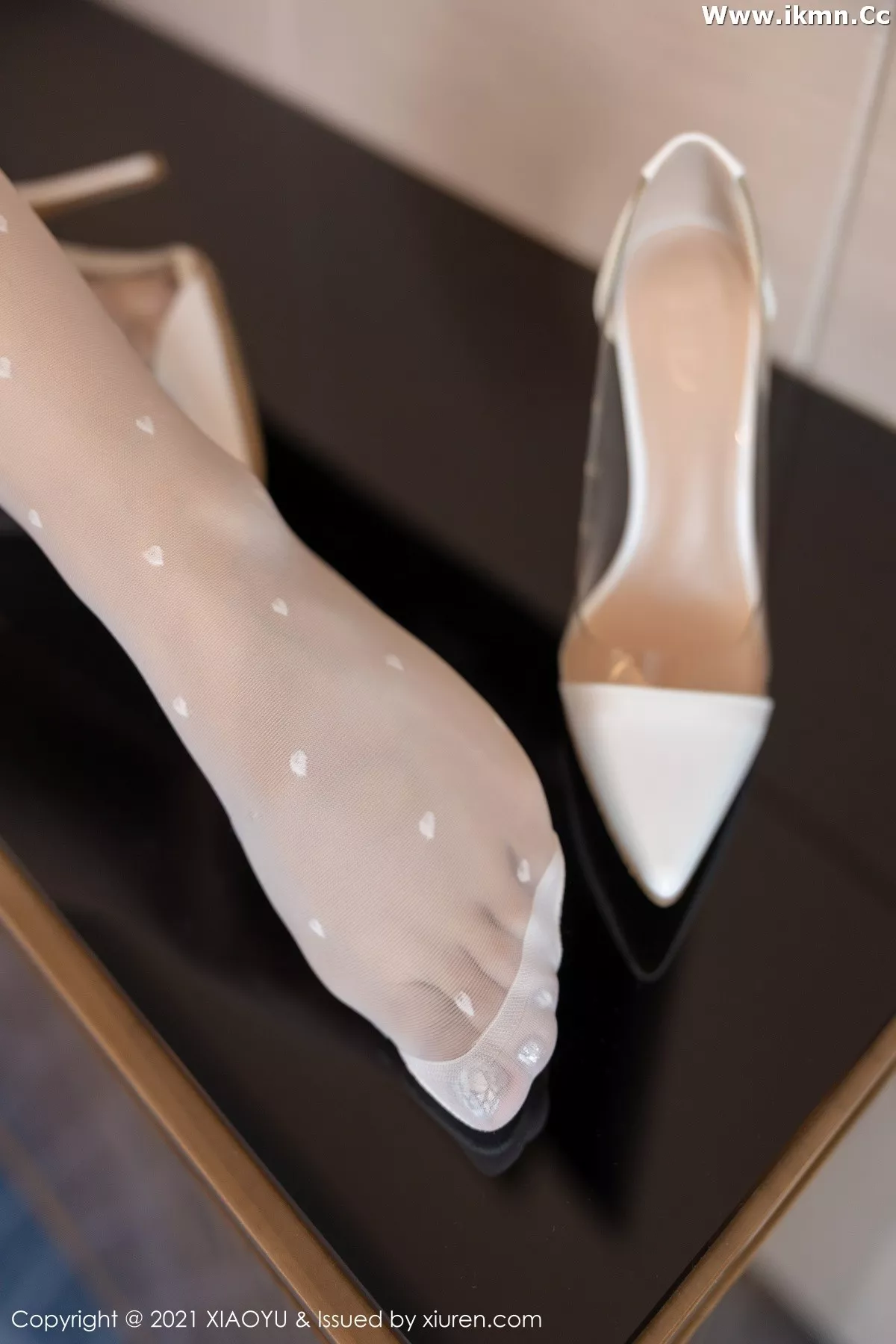 2kmn.vip_[XiaoYu画语界]Vol.630_模特潘朵拉Laa私房洁白服饰半脱露肉丝裤袜秀完美身材诱惑写真81P