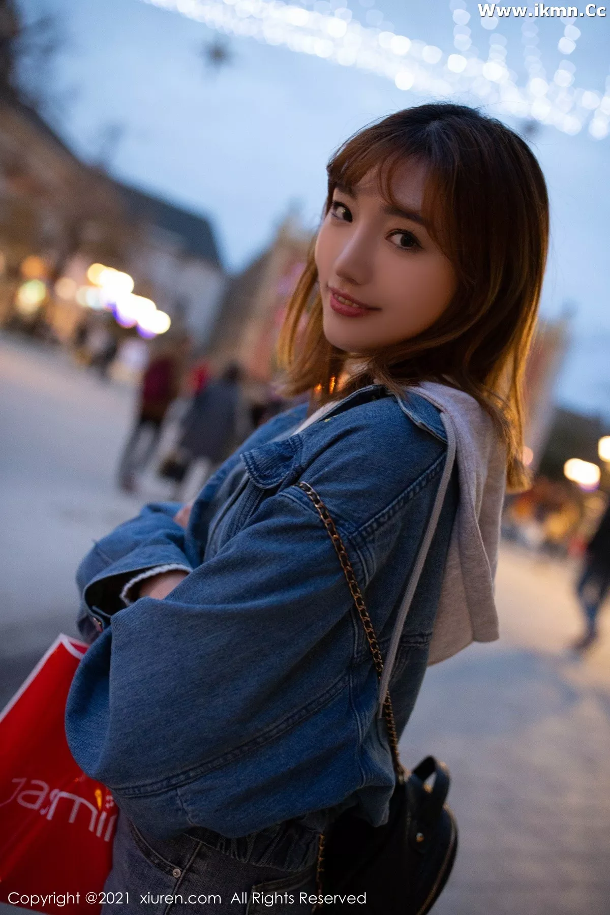 2kmn.vip_[XiuRen秀人网]No.4321_模特陆萱萱多场景多套服装性感内衣系列秀完美身材诱惑写真95P