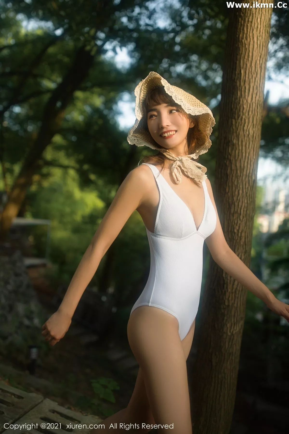 2kmn.vip_[XiuRen秀人网]No.4321_模特陆萱萱多场景多套服装性感内衣系列秀完美身材诱惑写真95P