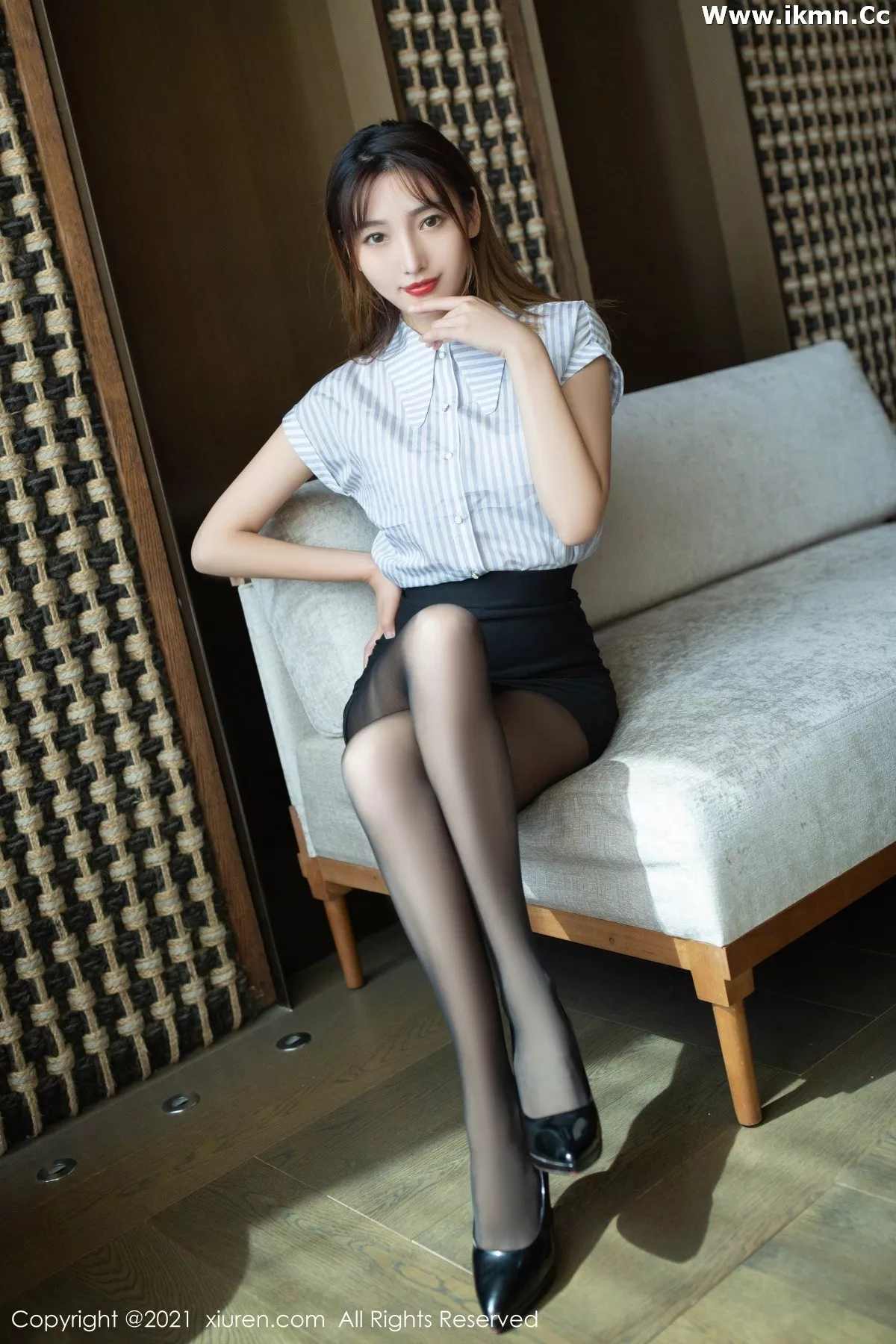 2kmn.vip_[XiuRen秀人网]No.4321_模特陆萱萱多场景多套服装性感内衣系列秀完美身材诱惑写真95P