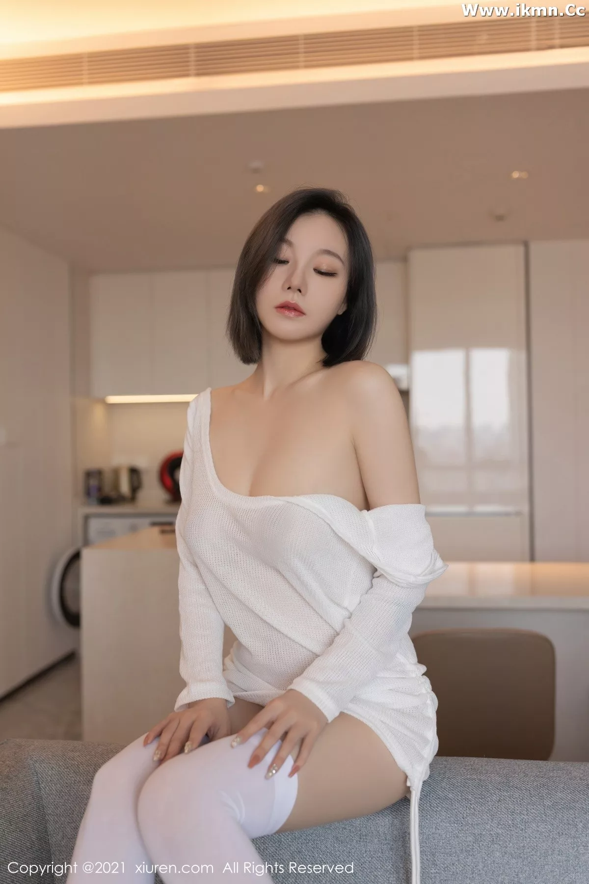 2kmn.vip_[XiuRen秀人网]No.4255_模特安然Maleah重庆旅拍洁白多姿镂空服饰秀翘臀美腿诱惑写真80P