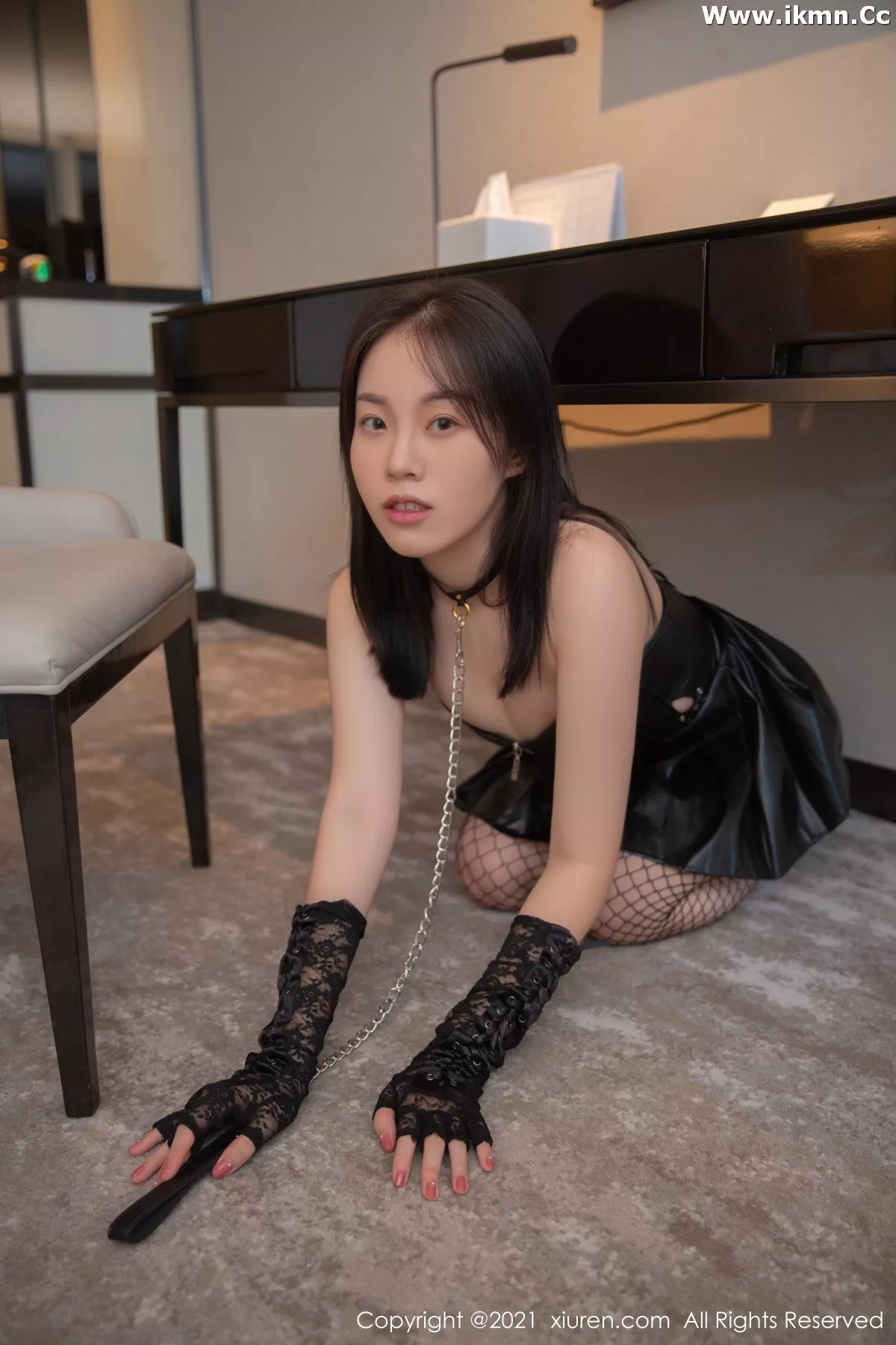 2kmn.vip_[XiuRen秀人网]No.4256_模特一颗甜蛋黄a私房性感黑色皮裙配黑丝渔网情趣调教诱惑写真67P