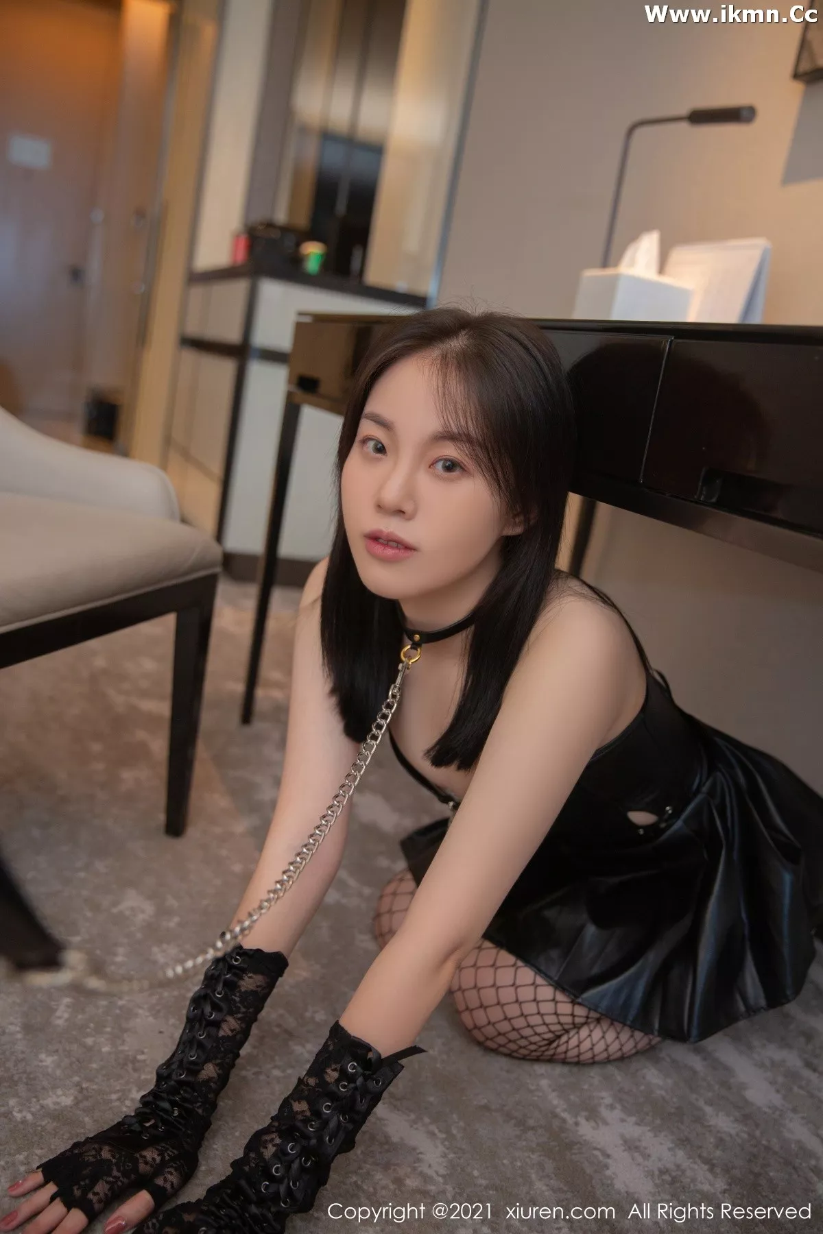 2kmn.vip_[XiuRen秀人网]No.4256_模特一颗甜蛋黄a私房性感黑色皮裙配黑丝渔网情趣调教诱惑写真67P