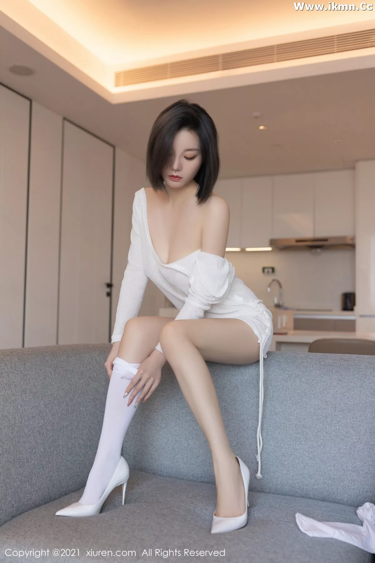 2kmn.vip_[XiuRen秀人网]No.4255_模特安然Maleah重庆旅拍洁白多姿镂空服饰秀翘臀美腿诱惑写真80P