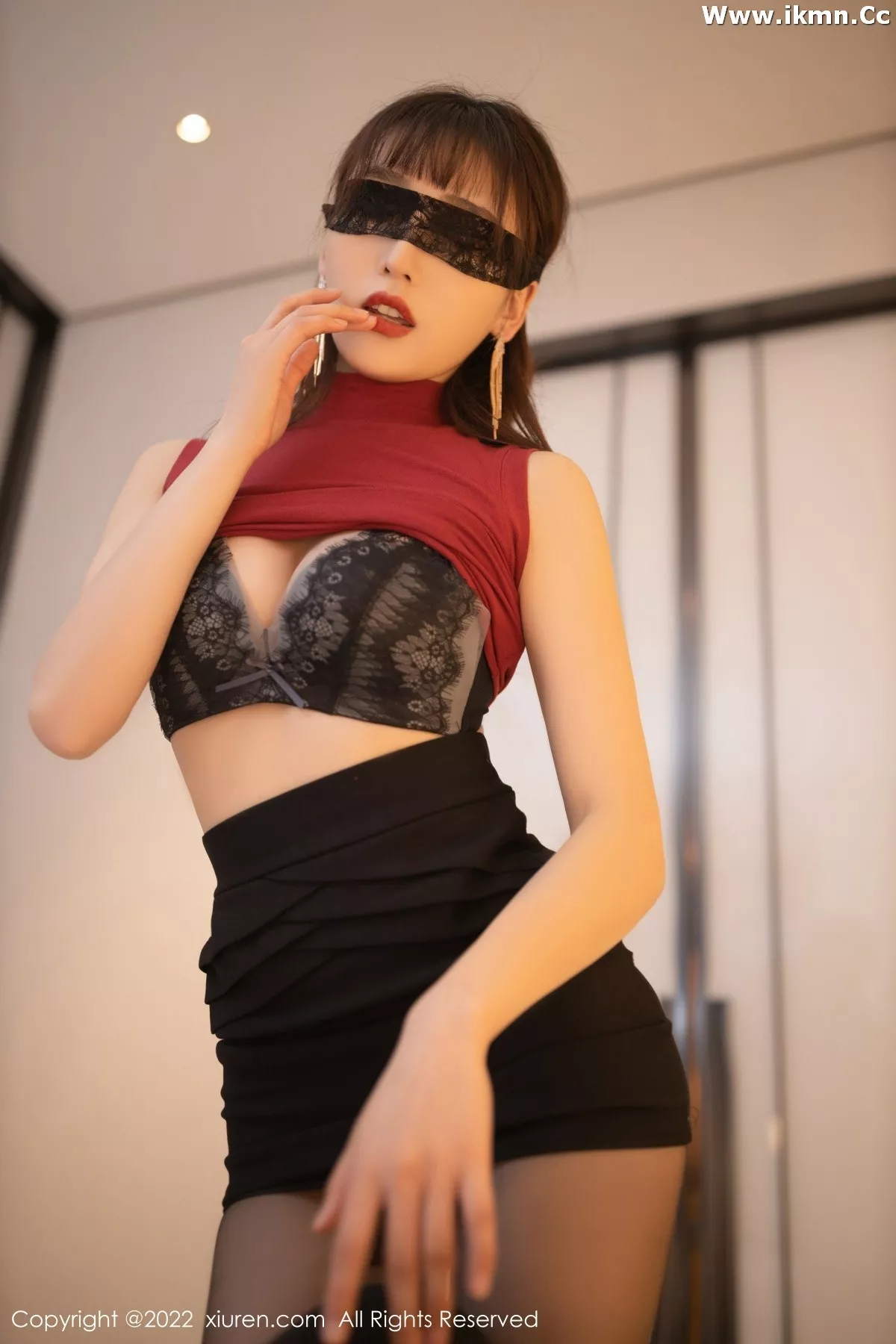 2kmn.vip_[XiuRen秀人网]No.4510_模特陆萱萱角色扮演半脱露蕾丝内衣超薄无内黑丝极致诱惑写真96P