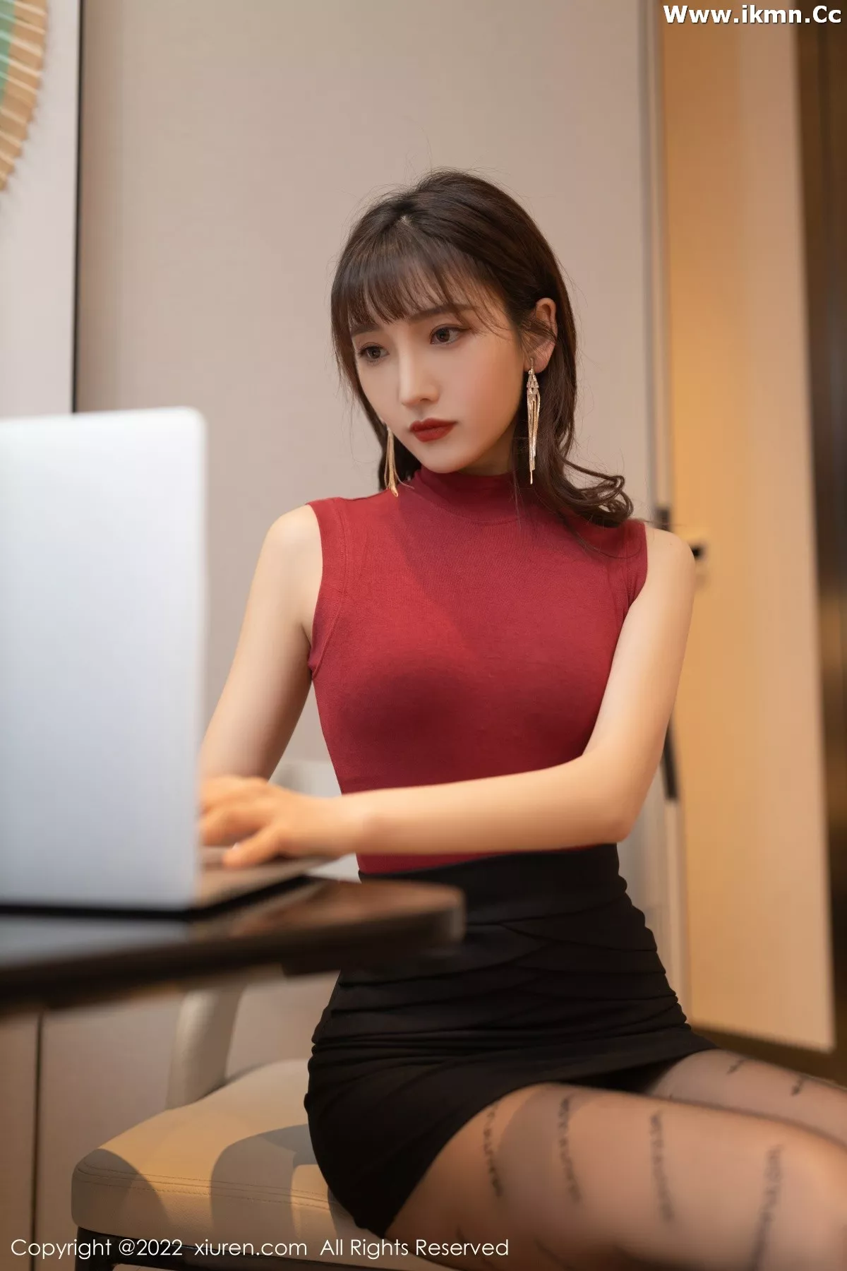 2kmn.vip_[XiuRen秀人网]No.4510_模特陆萱萱角色扮演半脱露蕾丝内衣超薄无内黑丝极致诱惑写真96P