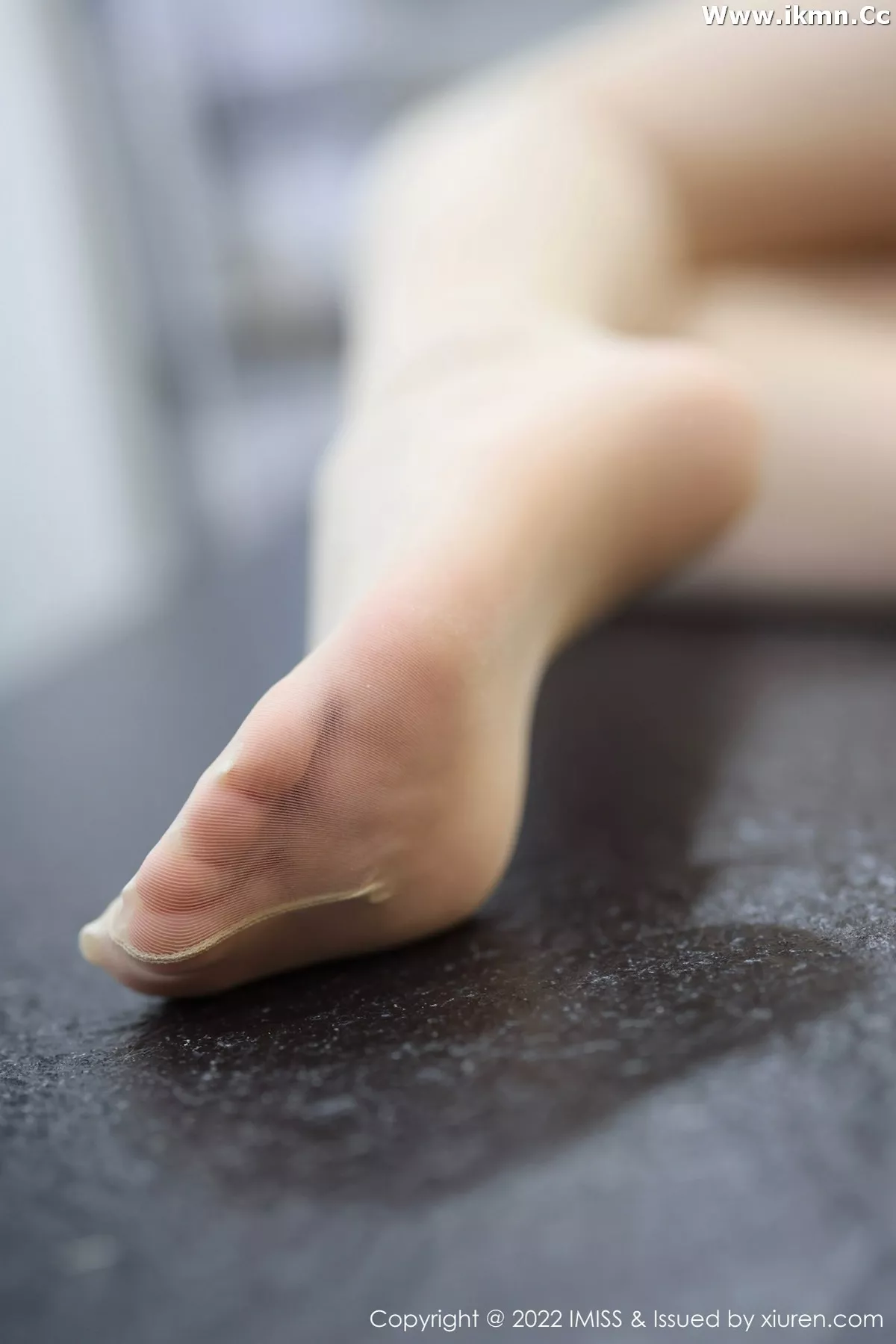 2kmn.vip_[IMISS爱蜜社]Vol.662_新人模特逗逗doudou性感绿色上衣配黑色短裙秀美腿诱惑写真53P