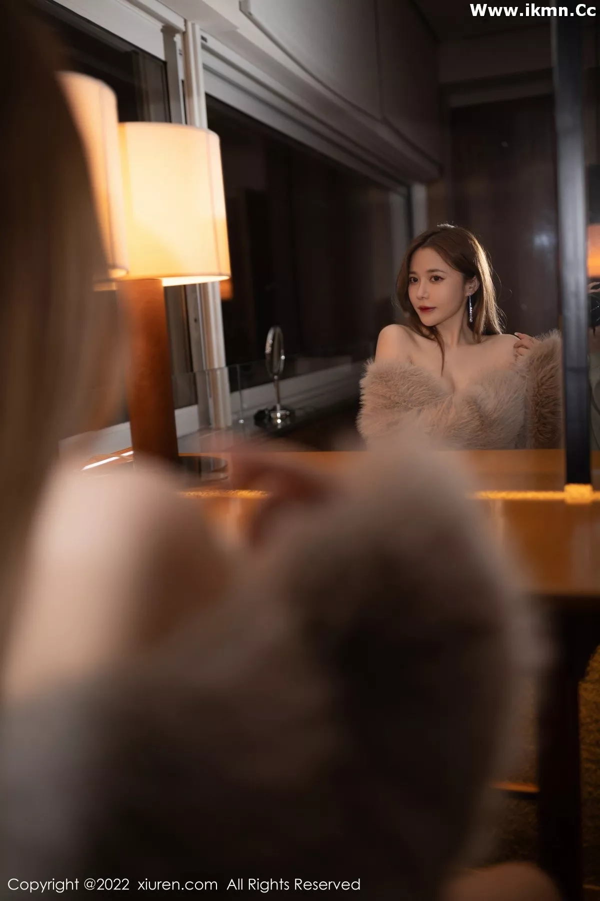 2kmn.vip_[XiuRen秀人网]No.4639_模特鱼子酱Fish三亚旅拍私房皮草下红色内衣秀完美身材诱惑写真77P