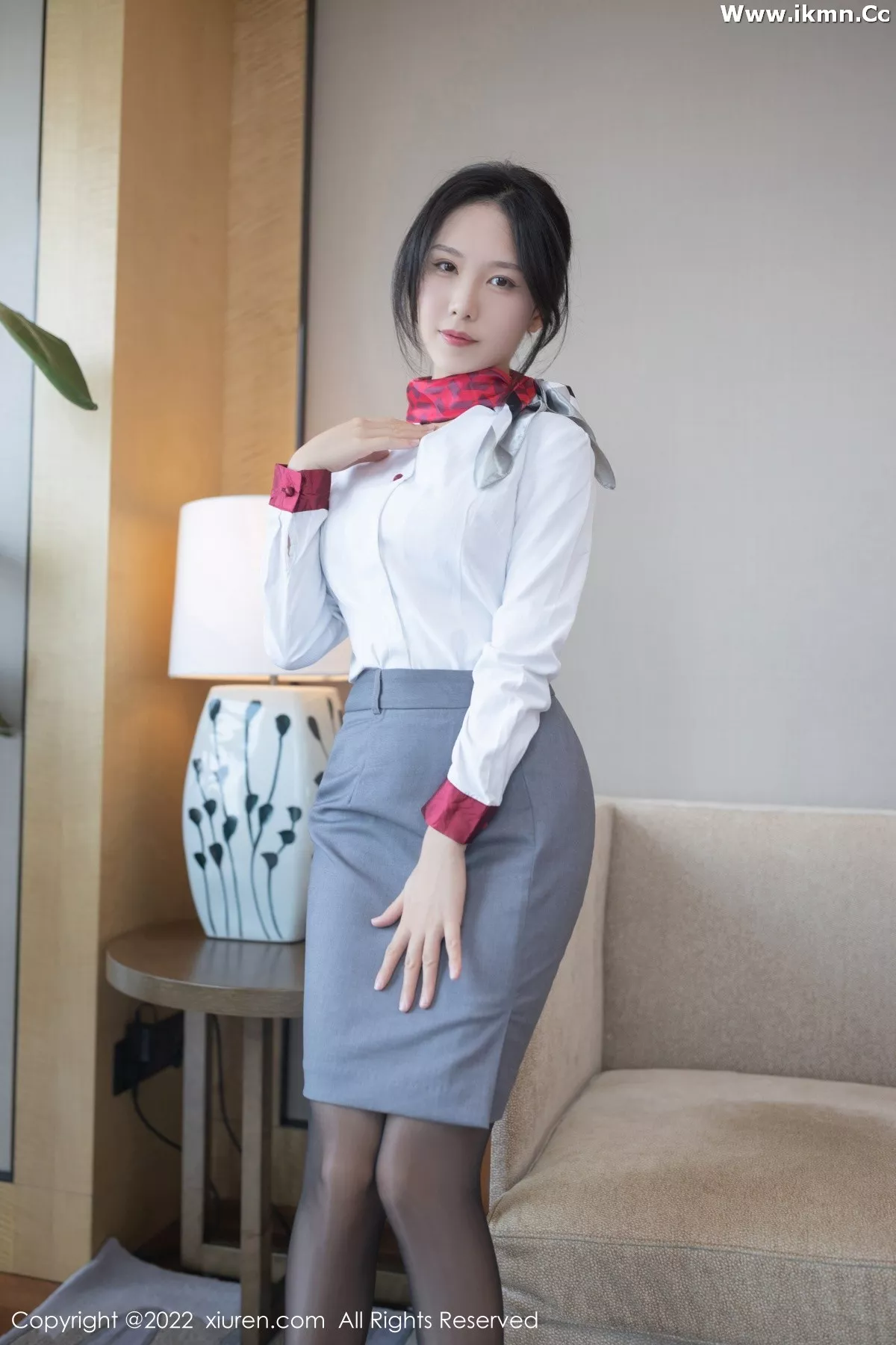 2kmn.vip_[XiuRen秀人网]No.5027_模特利世空姐制服主题性感白T配超薄黑丝露蕾丝内衣诱惑写真83P